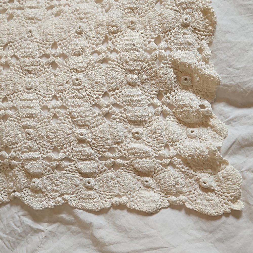 VTG White/Cream Crocheted Bedspread - Picture 3 of 4